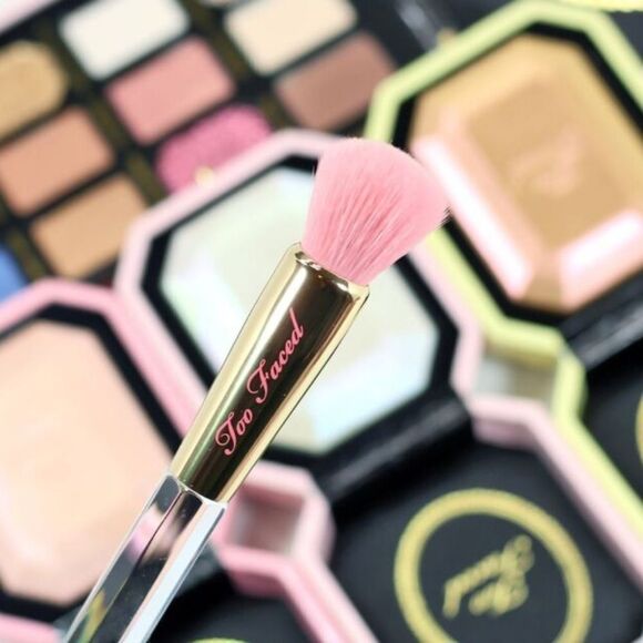 Too Faced Diamond Lights Crystal Handle Highlighter Brush - Picture 5 of 10